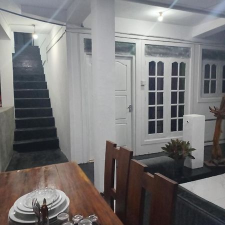 Sadhara River View Lodge Канди Екстериор снимка