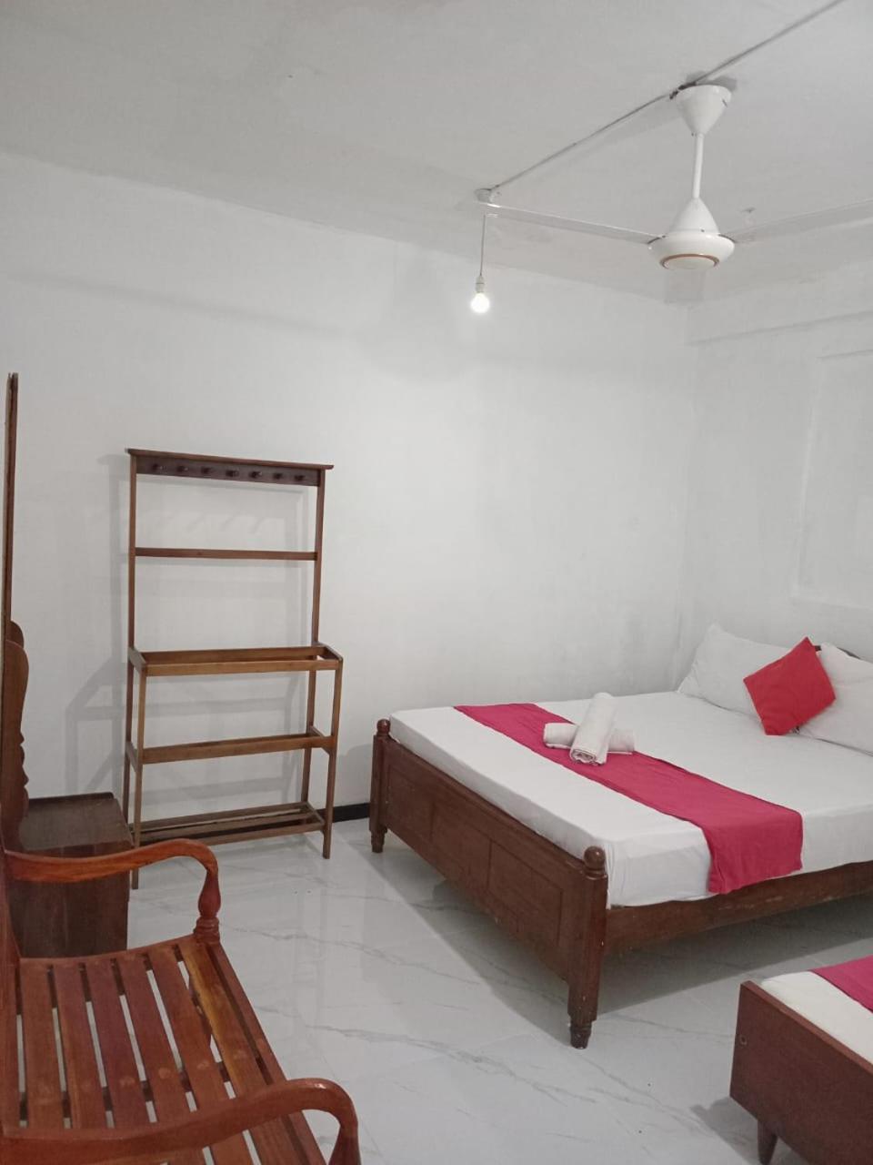Sadhara River View Lodge Канди Екстериор снимка