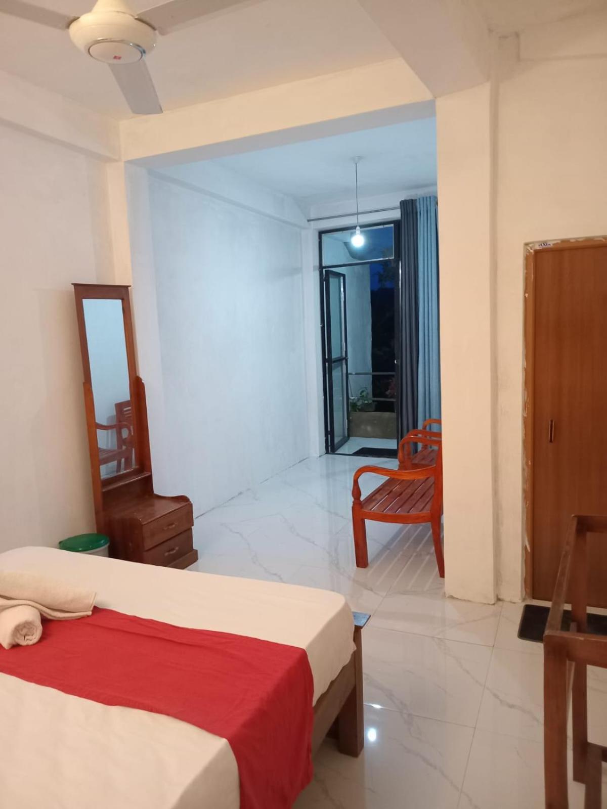 Sadhara River View Lodge Канди Екстериор снимка