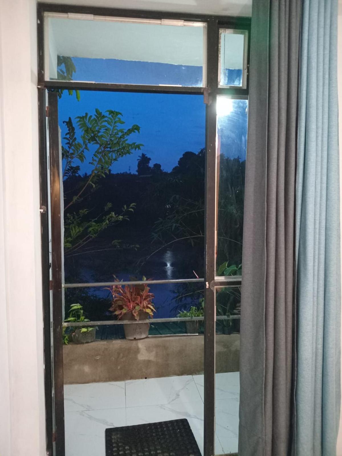 Sadhara River View Lodge Канди Екстериор снимка