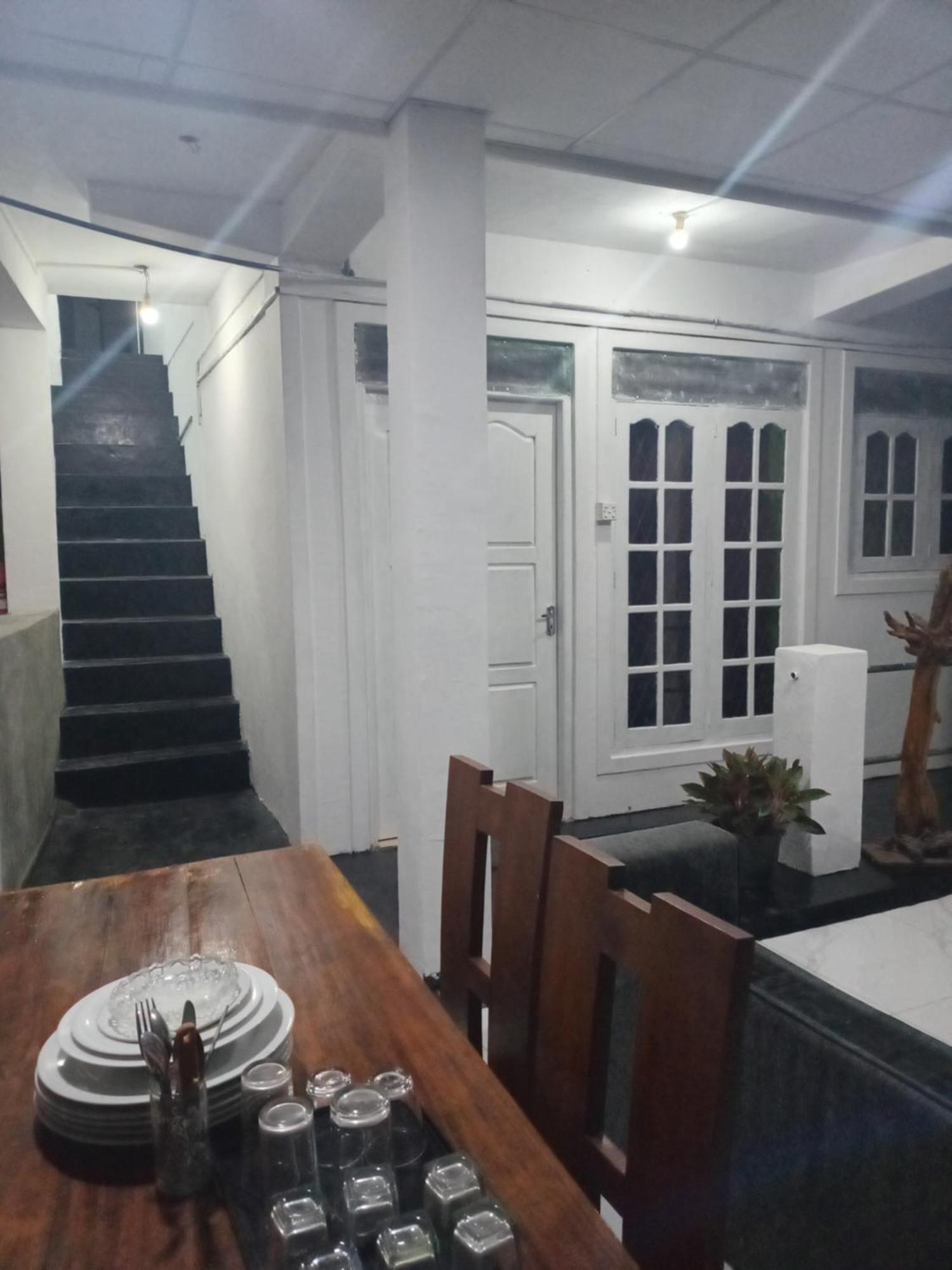 Sadhara River View Lodge Канди Екстериор снимка