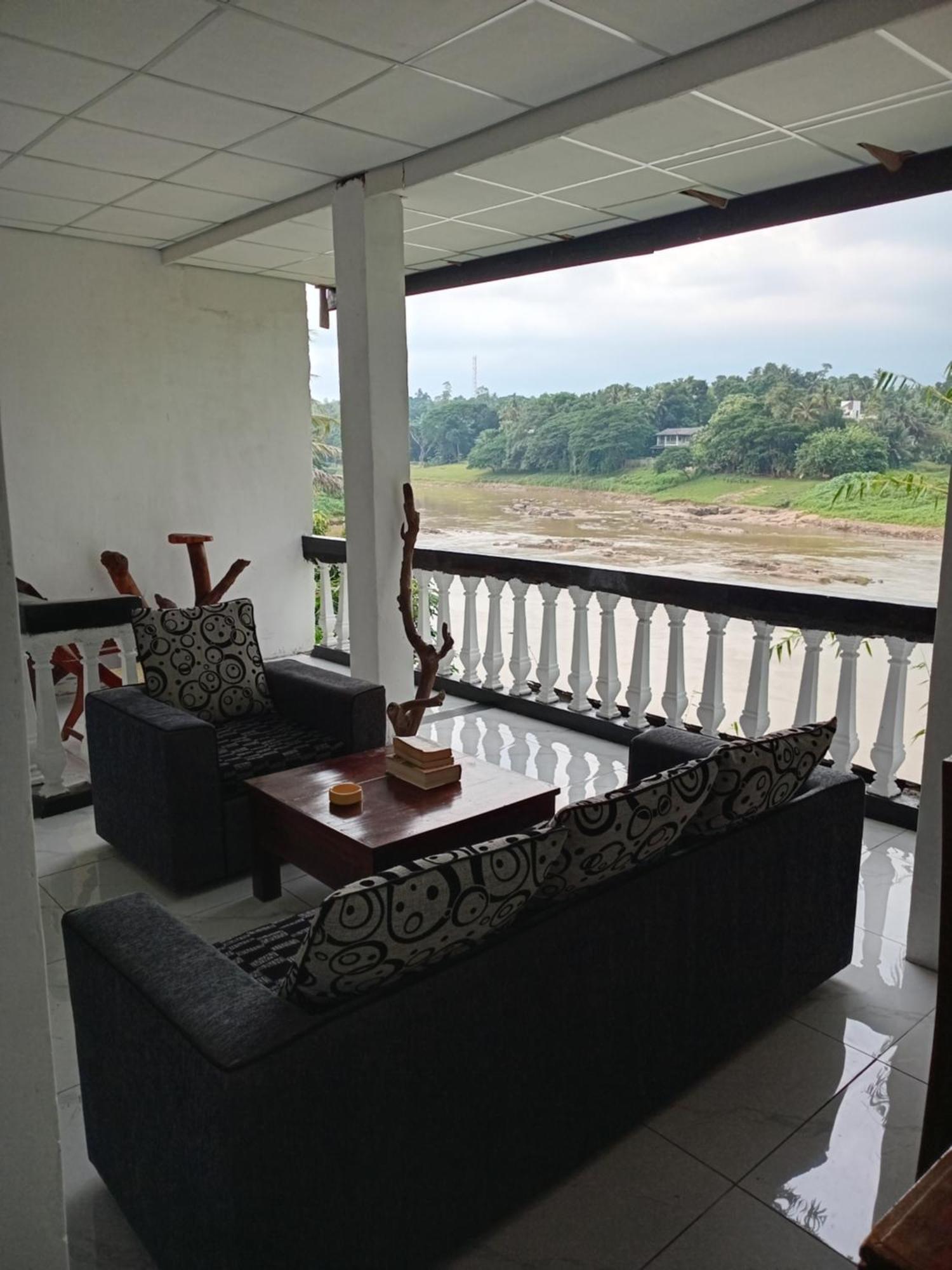 Sadhara River View Lodge Канди Екстериор снимка